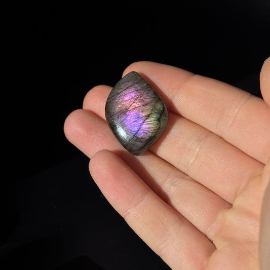 Lila Labradorit Cabochon ~ 14ZS