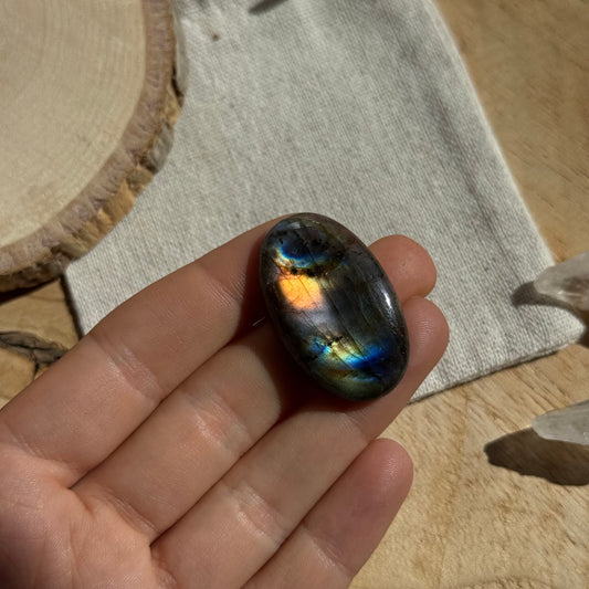 Labradorit Cabochon ~ 19M