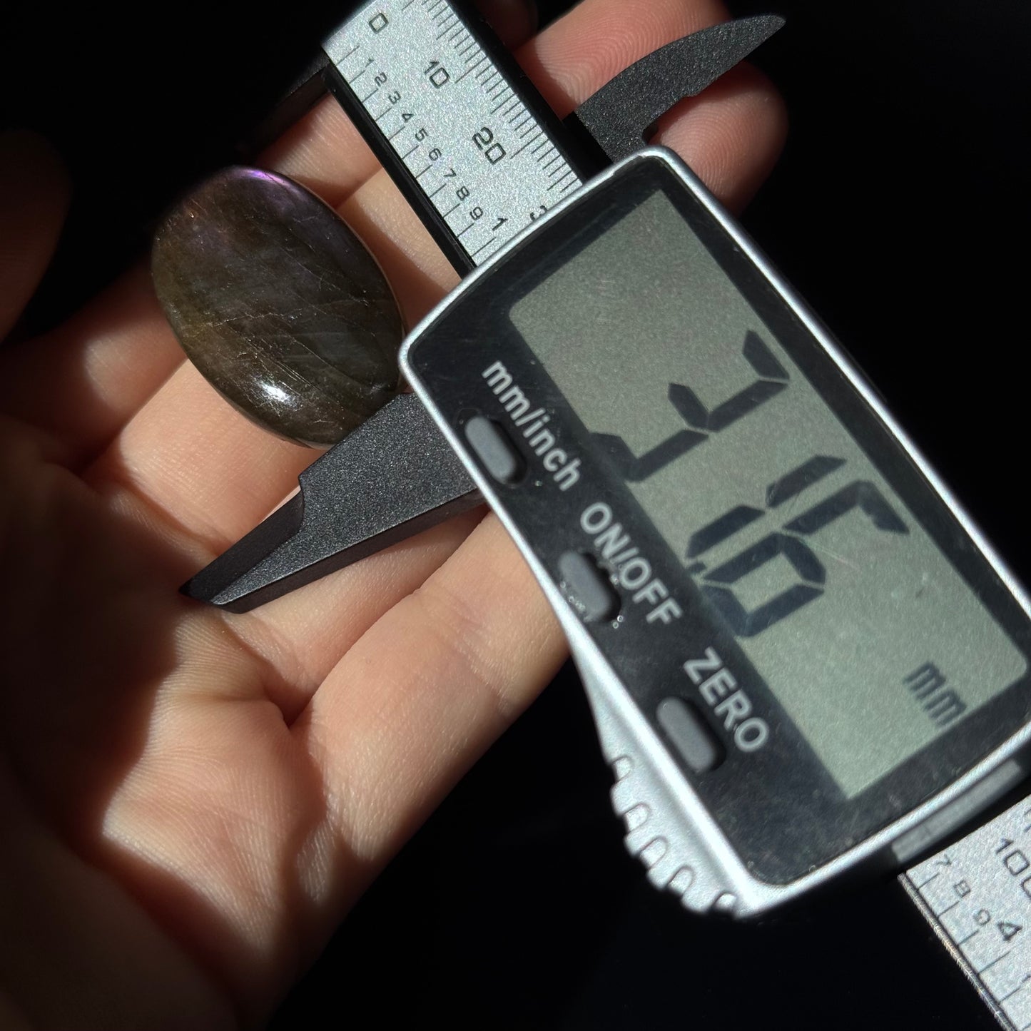 Lila Labradorit Cabochon ~ 14ZR