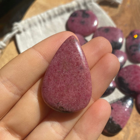 Rhodonit Cabochon ~ 17AM