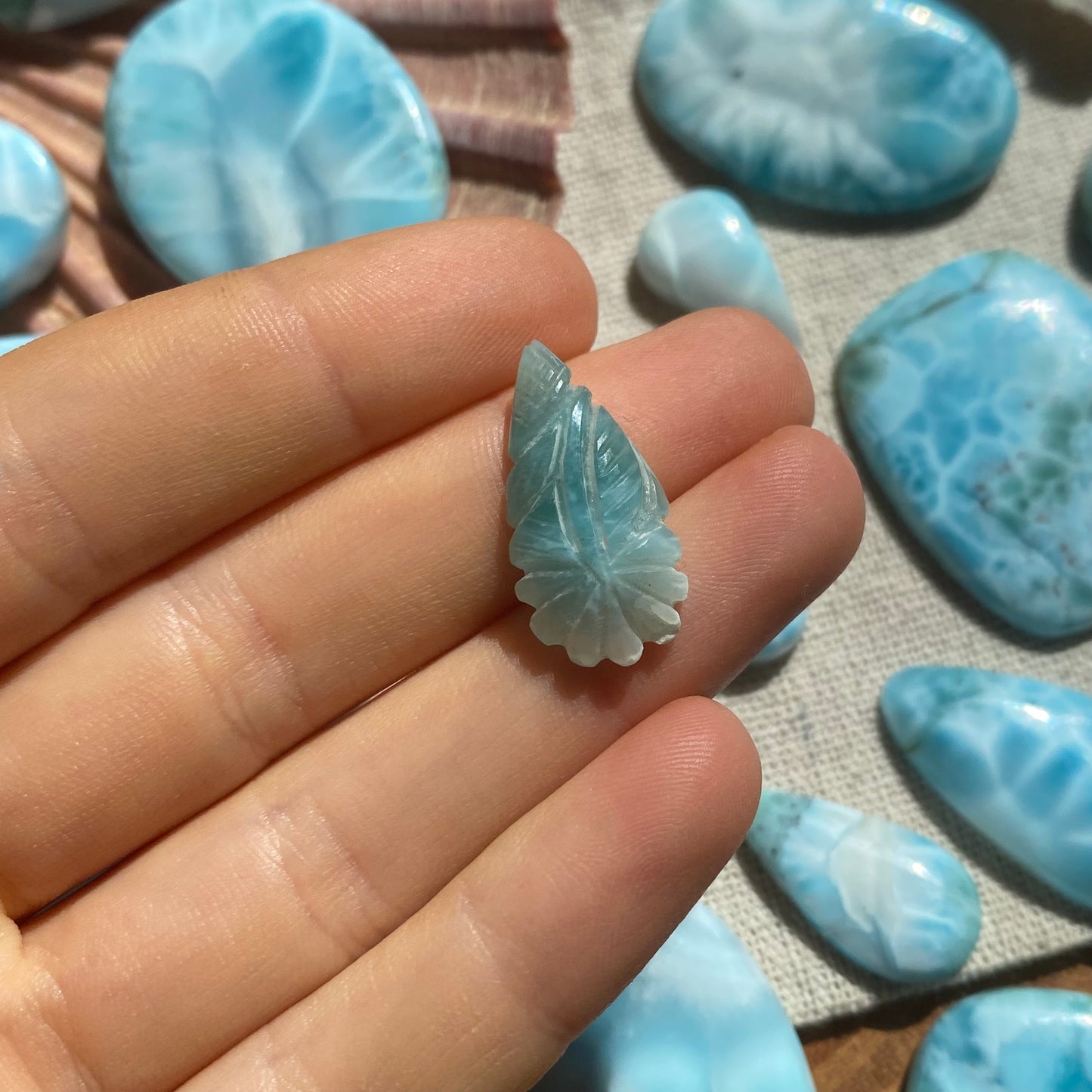 Larimar Schnitzerei Cabochon ~ 12LQ