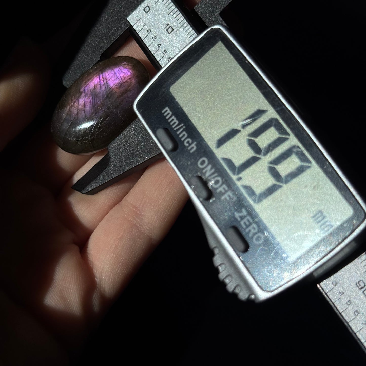 Lila Labradorit Cabochon ~ 14ZR