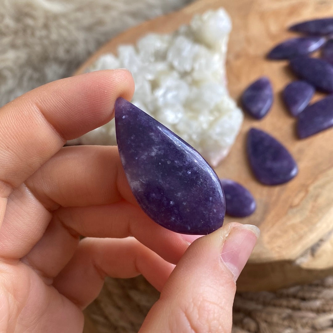 Lepidolit Cabochon ~ 8AR