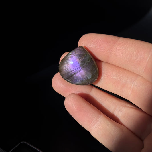 Lila Labradorit Cabochon ~ 14ZC