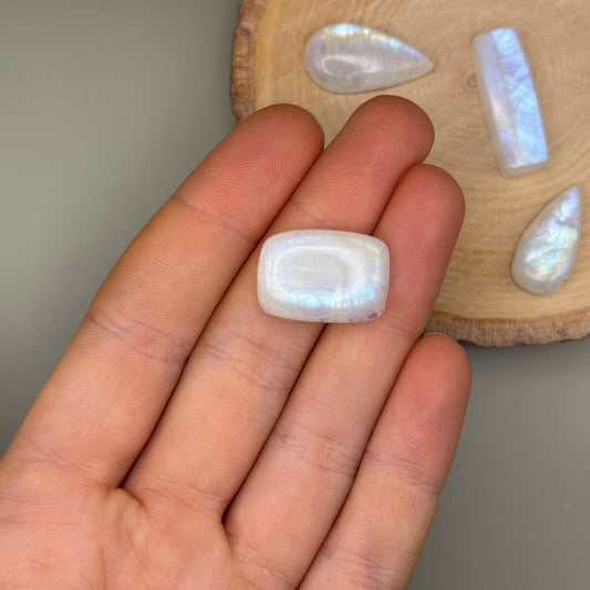 Regenbogen Mondstein /Weißer Labradorit Cabochon