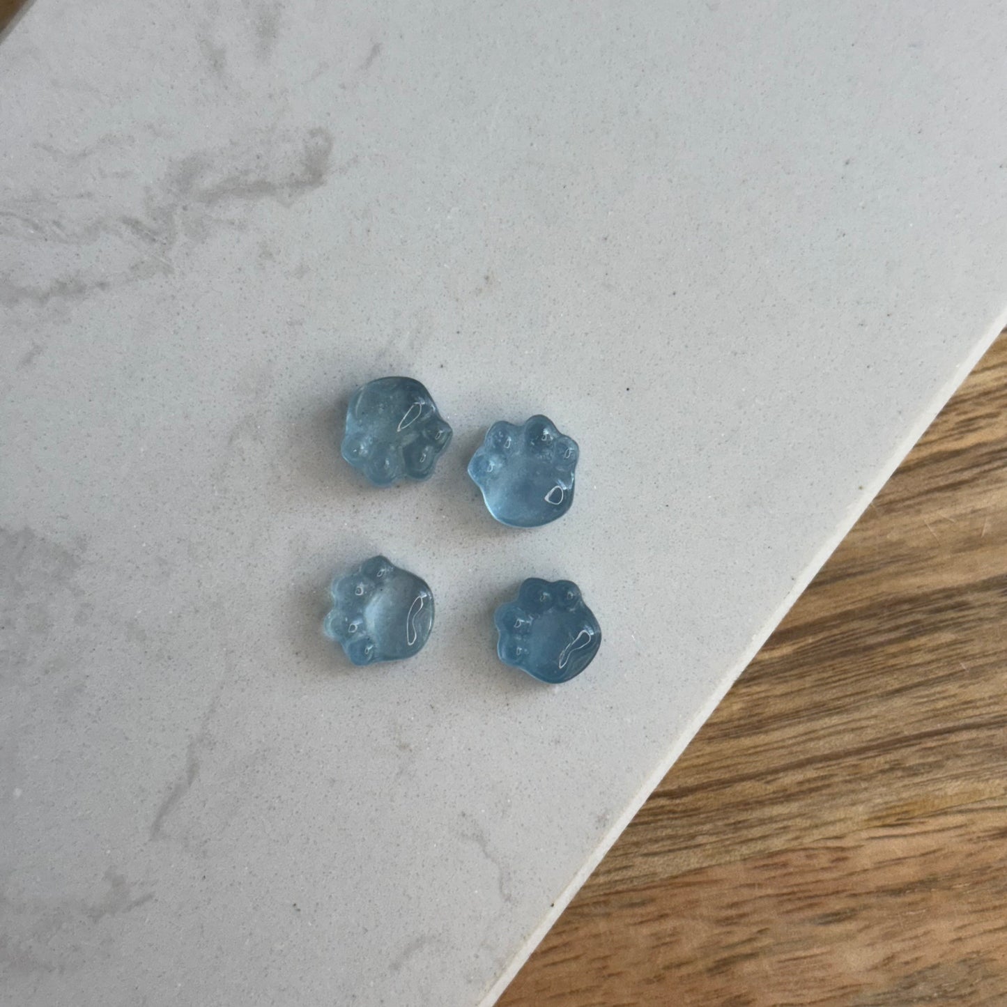 Mystery aquamarin Pfote