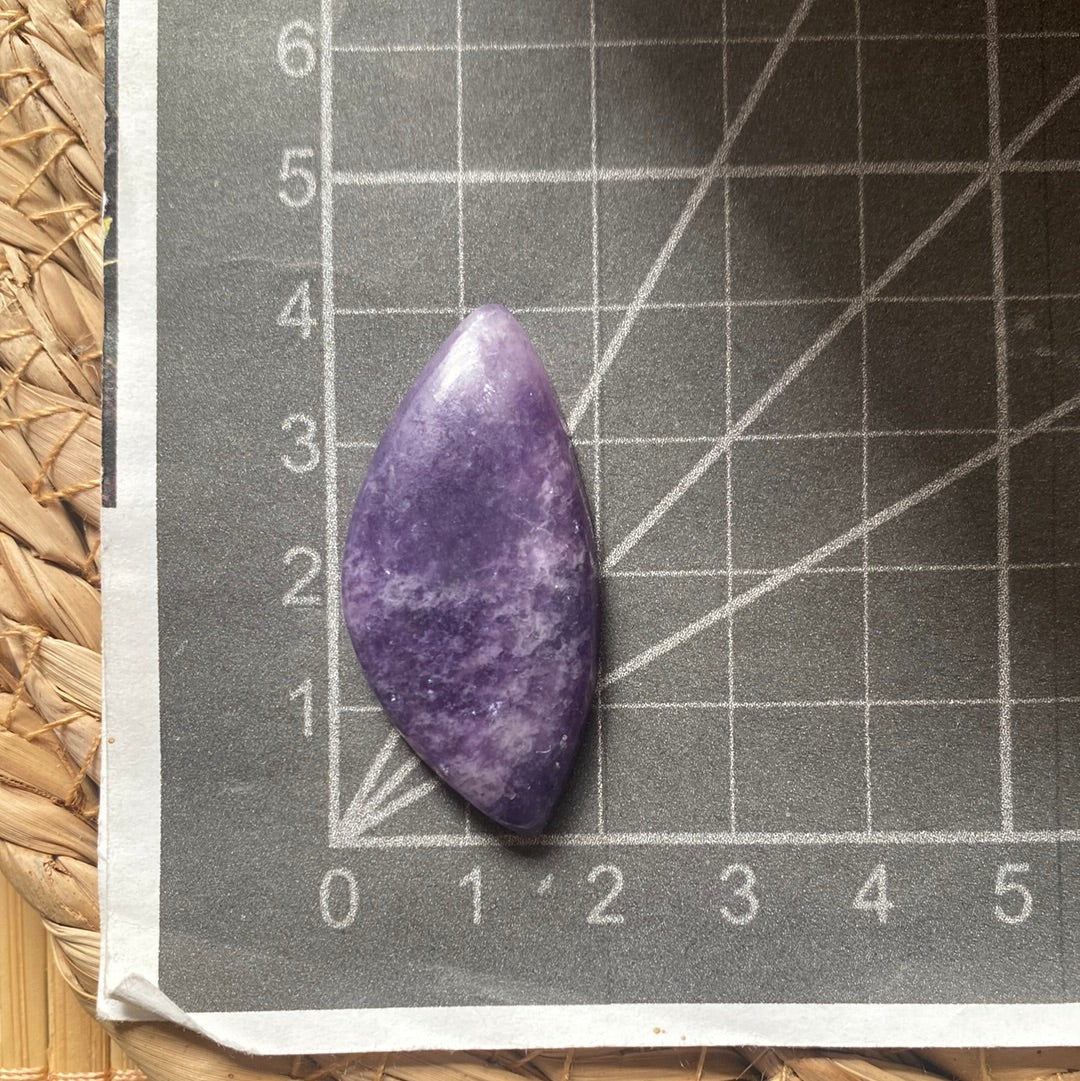 Lepidolit Cabochon ~ 8AJ