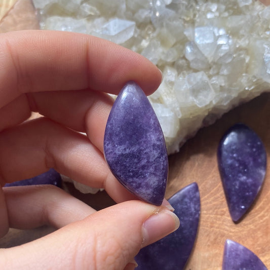 Lepidolit Cabochon ~ 8AJ