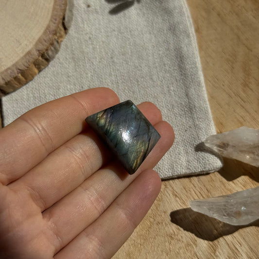 Labradorit Cabochon ~ 19K