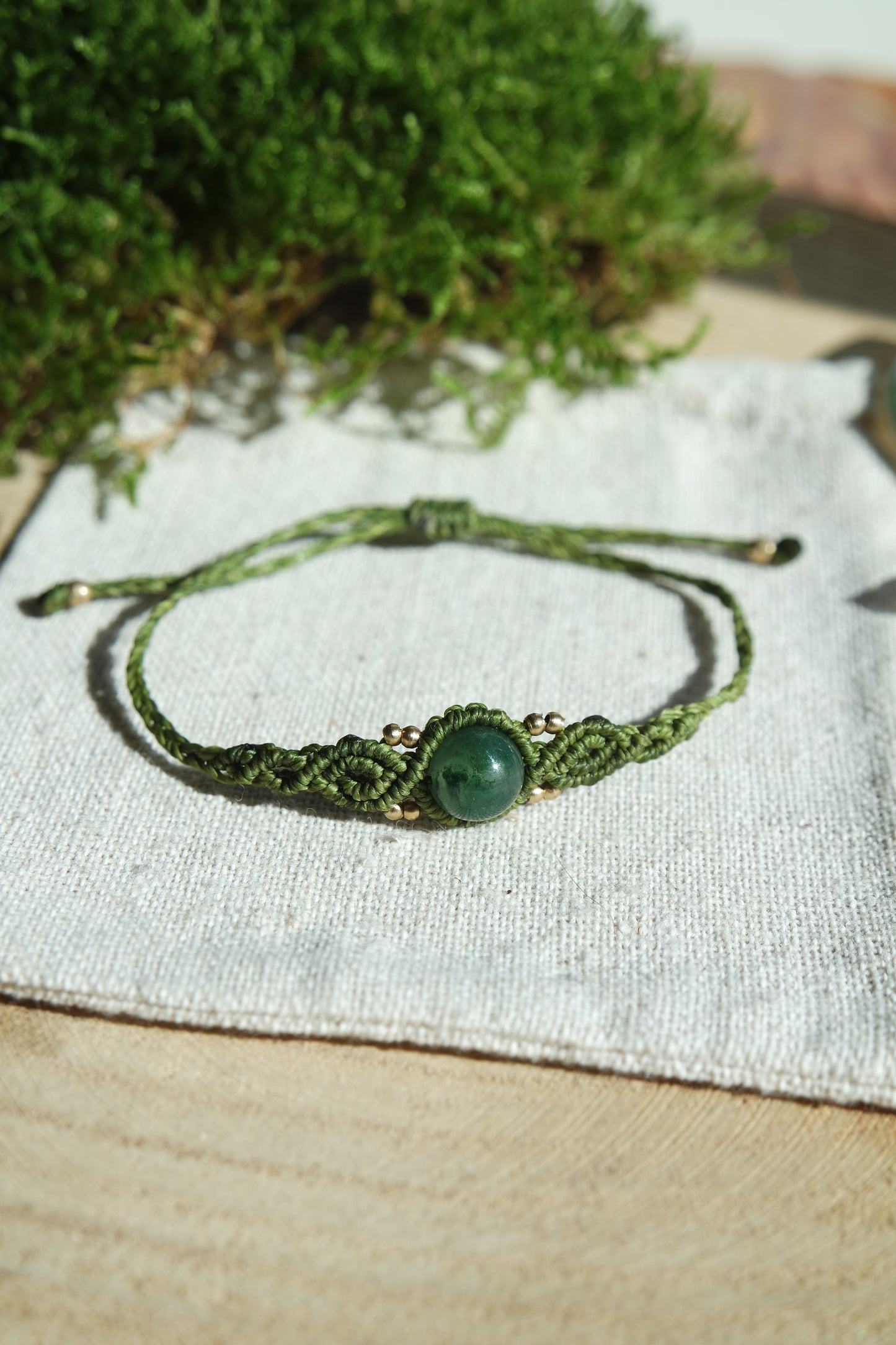 Schmuckstück Moosachat Armband – Naturstein am Handgelenk