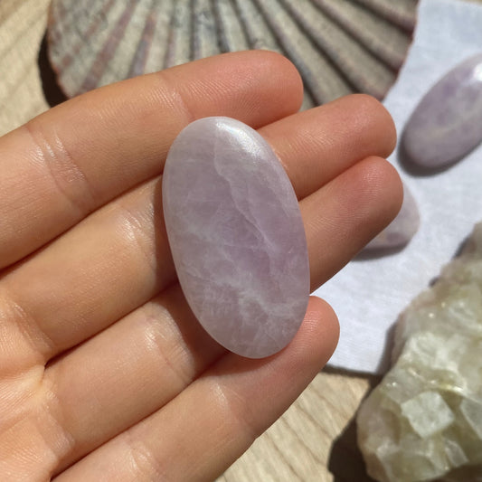 Kunzit Cabochon ~ 17KA