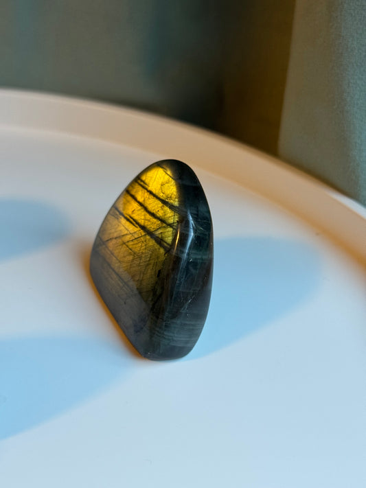 Labradorit freiform ~ h27