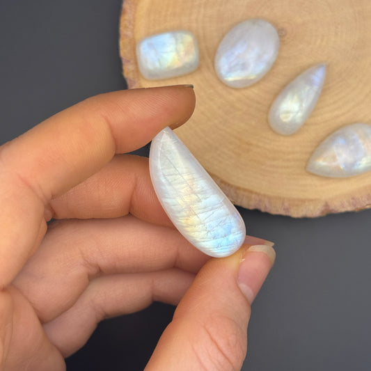 Regenbogen Mondstein /Weißer Labradorit Cabochon