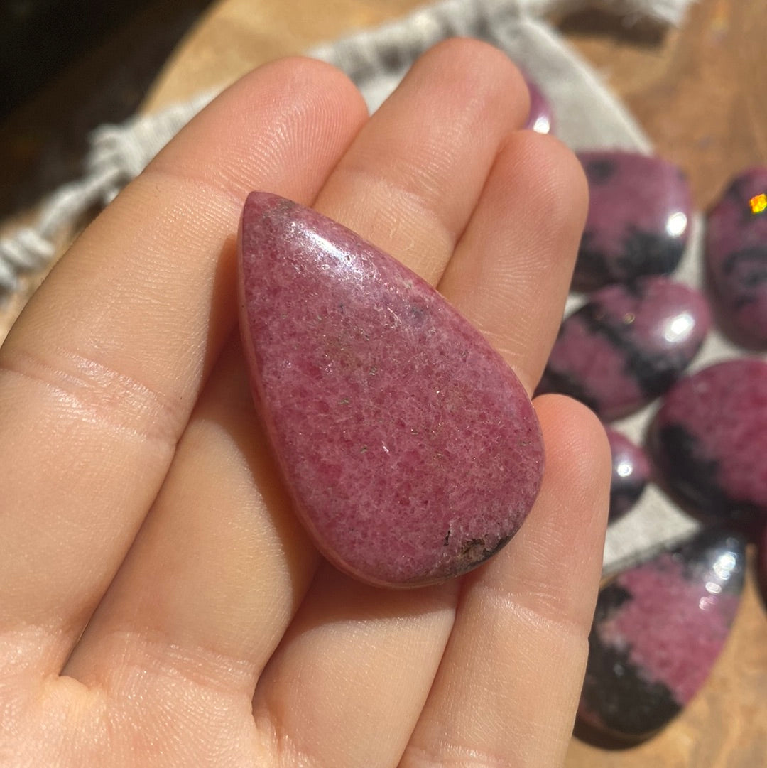 Rhodonit Cabochon ~ 17AM