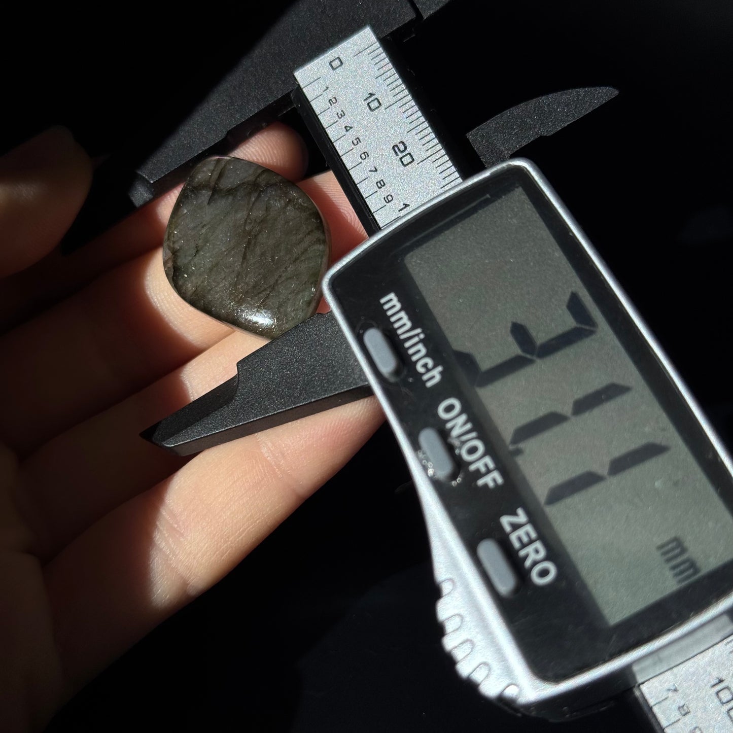 Lila Labradorit Cabochon ~ 14ZS