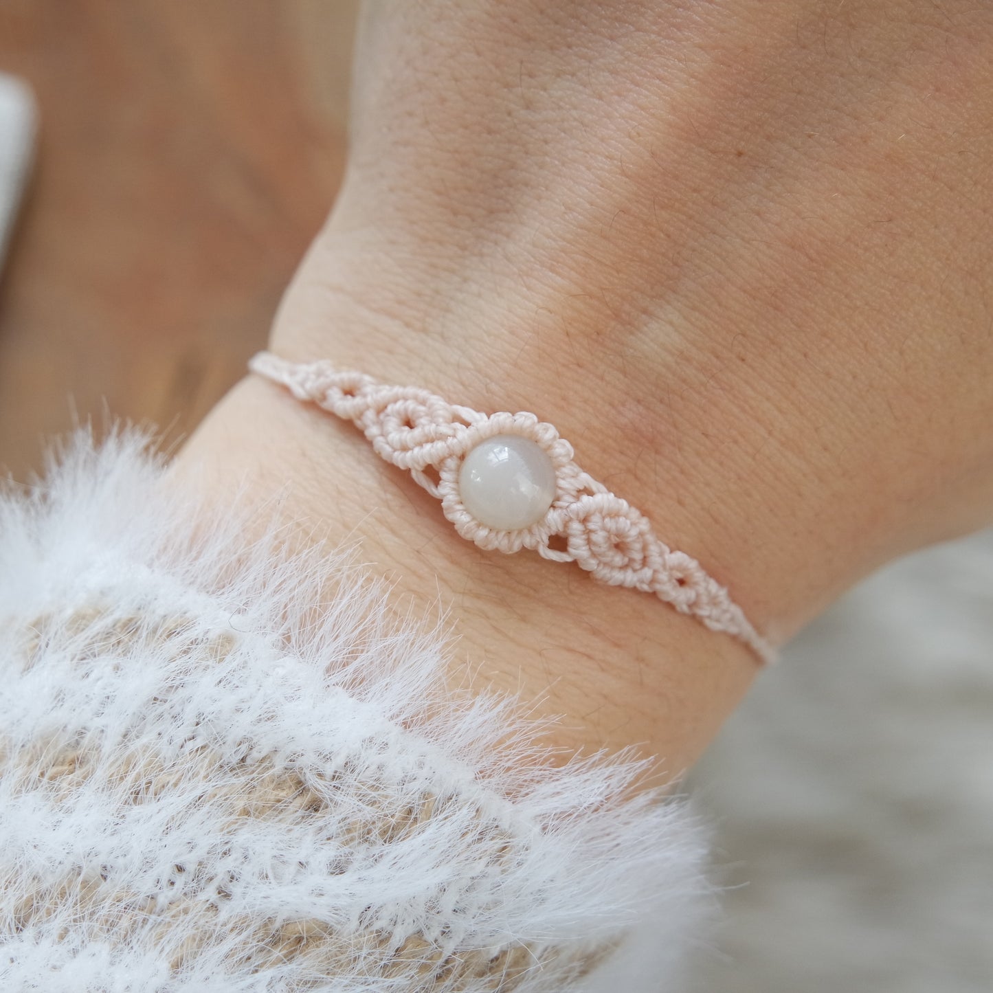 Grauer Mondstein Makramee Armband OhneMETALL