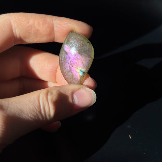 Lila Labradorit Cabochon ~ 14ZK