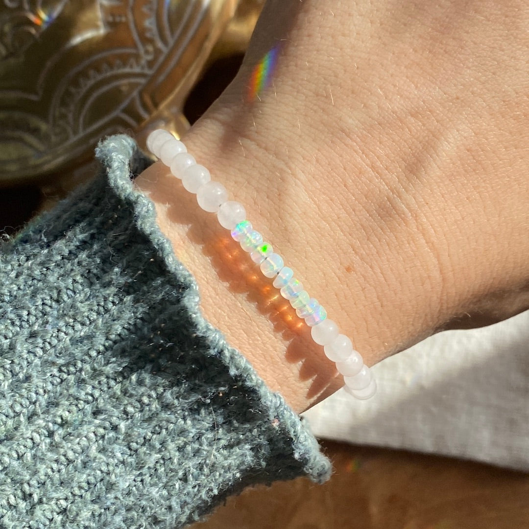 Rosenquarz & äthiopischer Opal Karabiner Armband 18-21cm