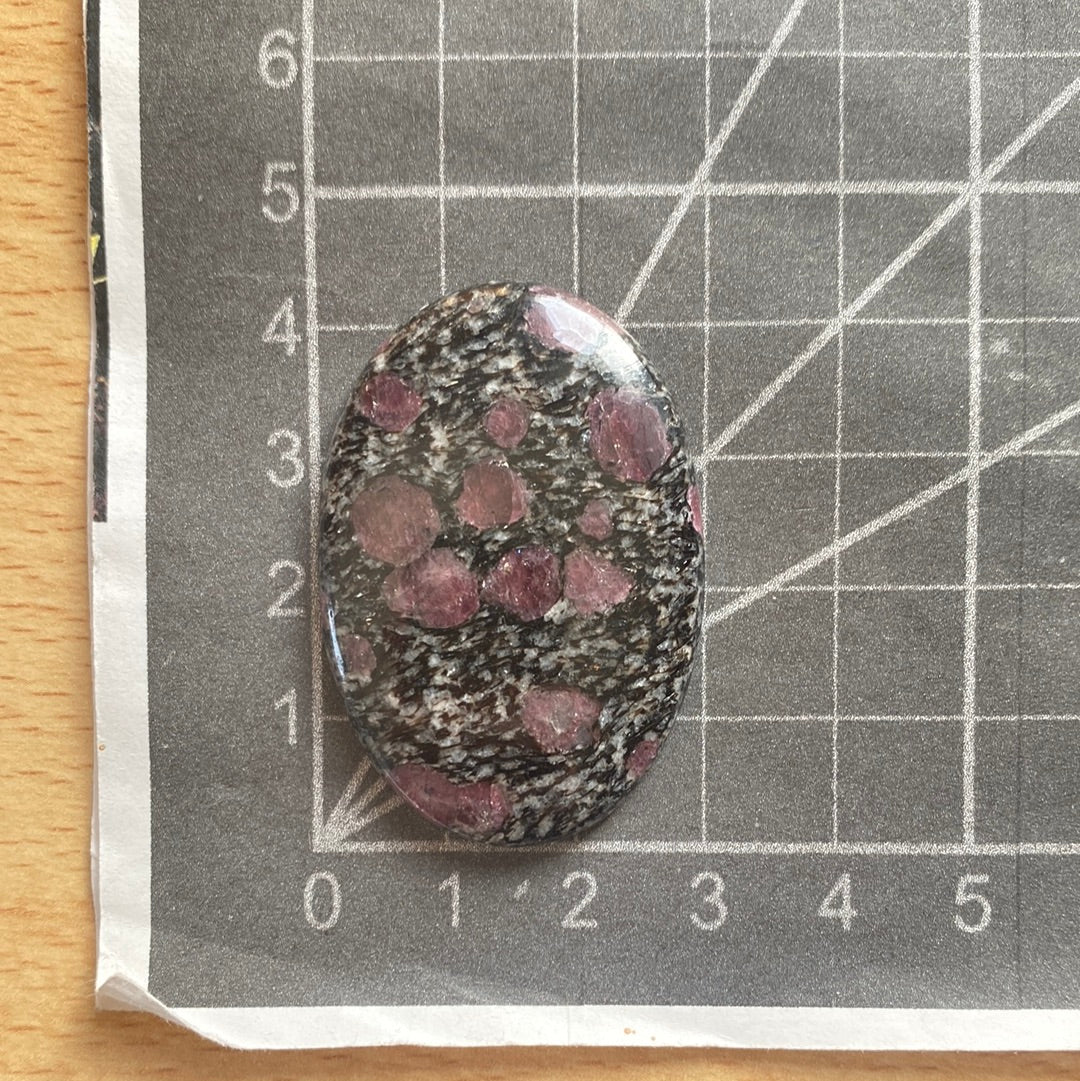 Rubin Herbst Cabochon ~ AL