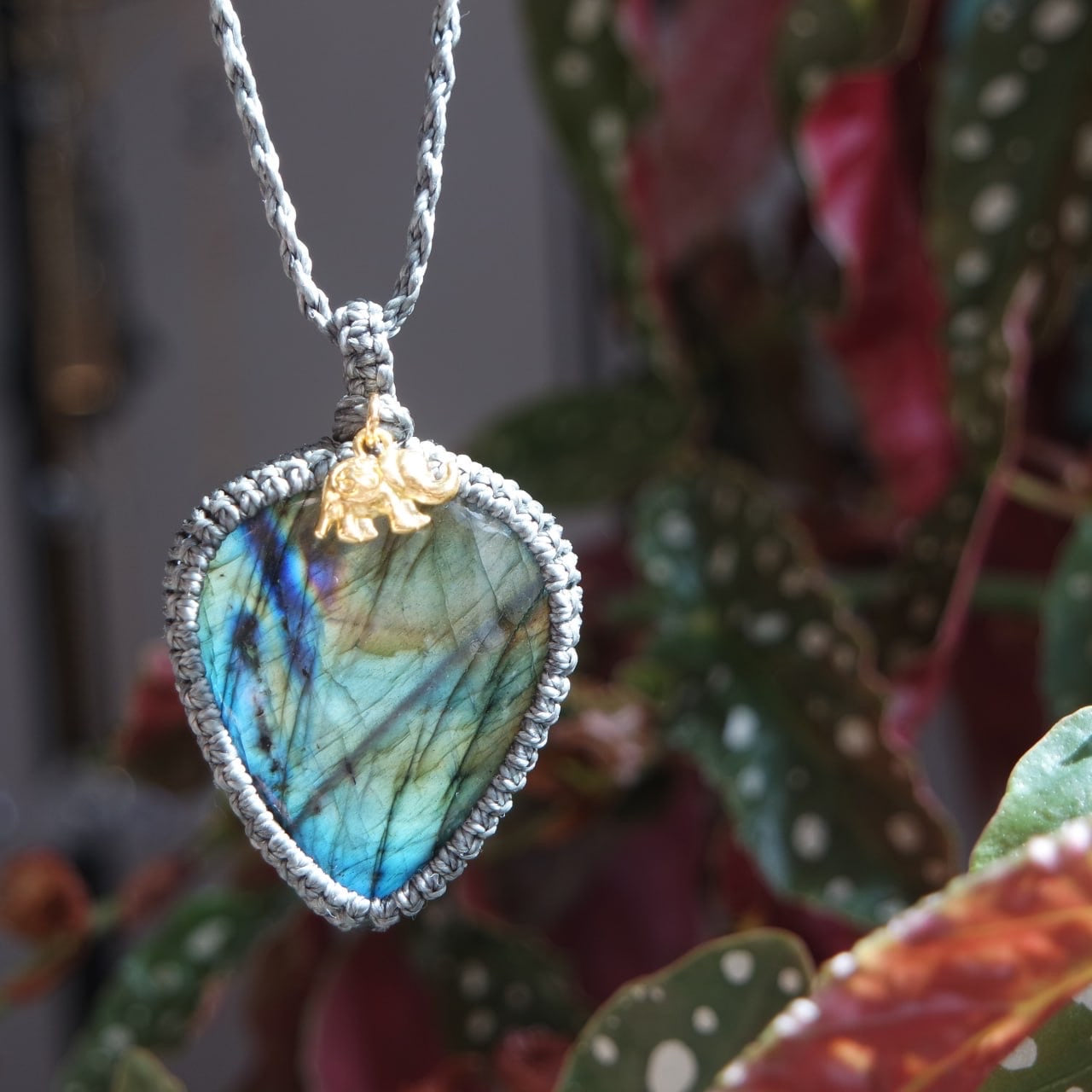Labradorit Kette mit Elefanten Anhänger