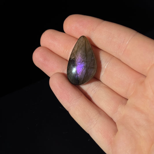 Lila Labradorit Cabochon ~ 14AZ