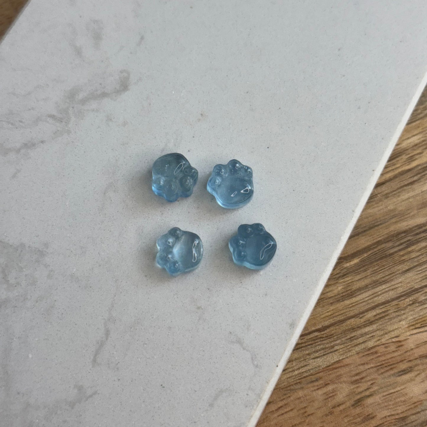 Mystery aquamarin Pfote