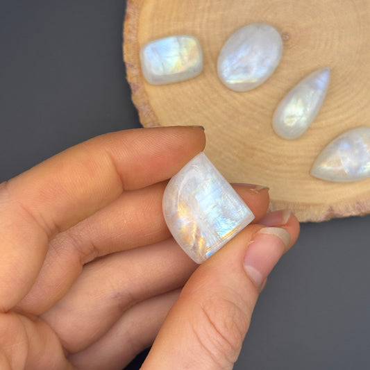 Regenbogen Mondstein /Weißer Labradorit Cabochon