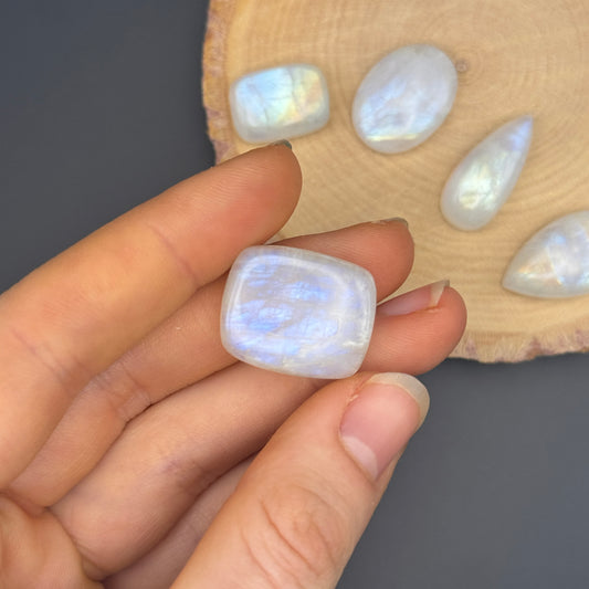 Regenbogen Mondstein /Weißer Labradorit Cabochon