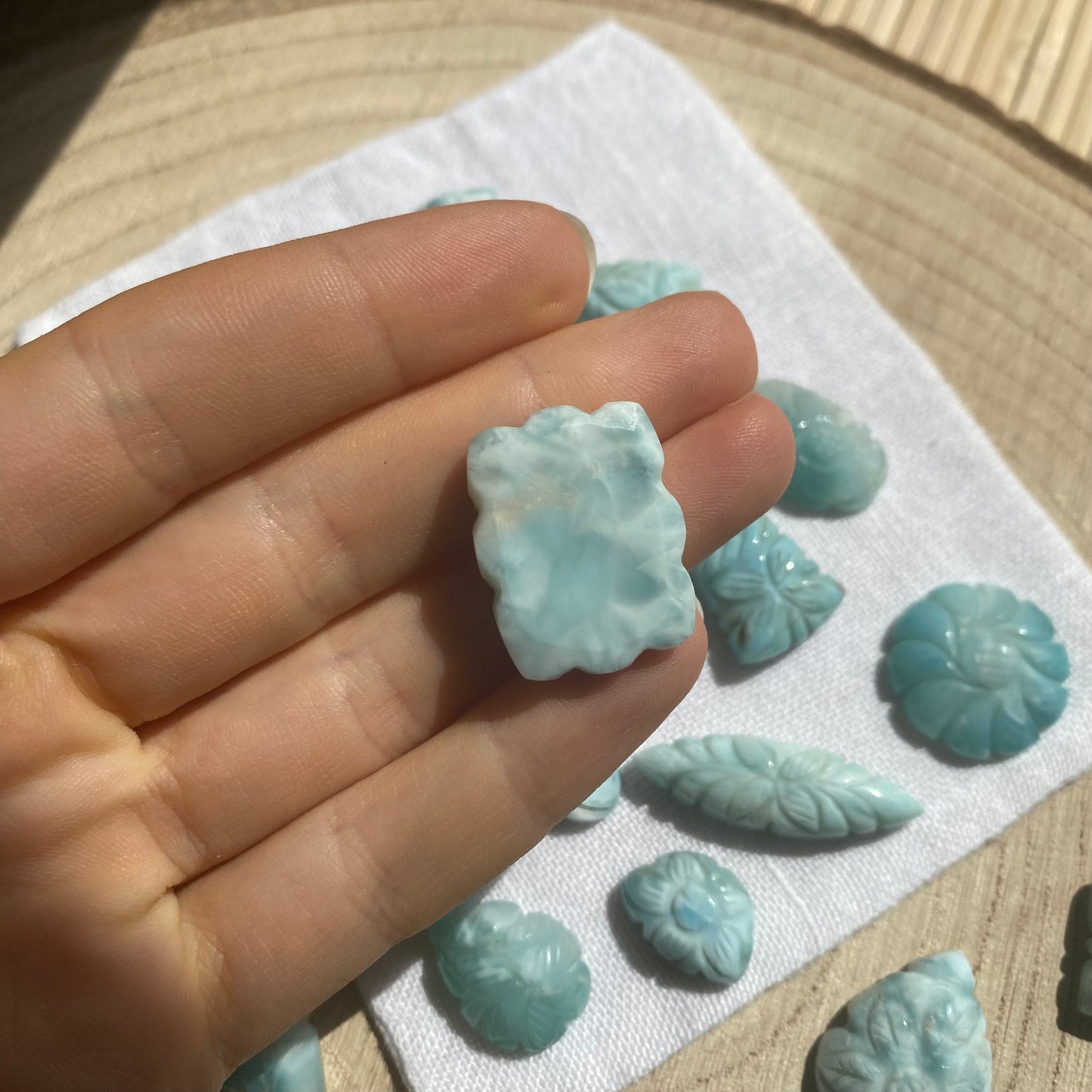 Larimar Schnitzerei Cabochon ~ 35LB