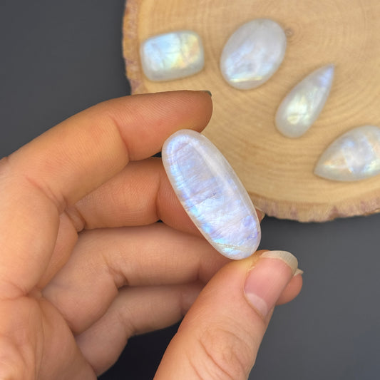 Regenbogen Mondstein /Weißer Labradorit Cabochon