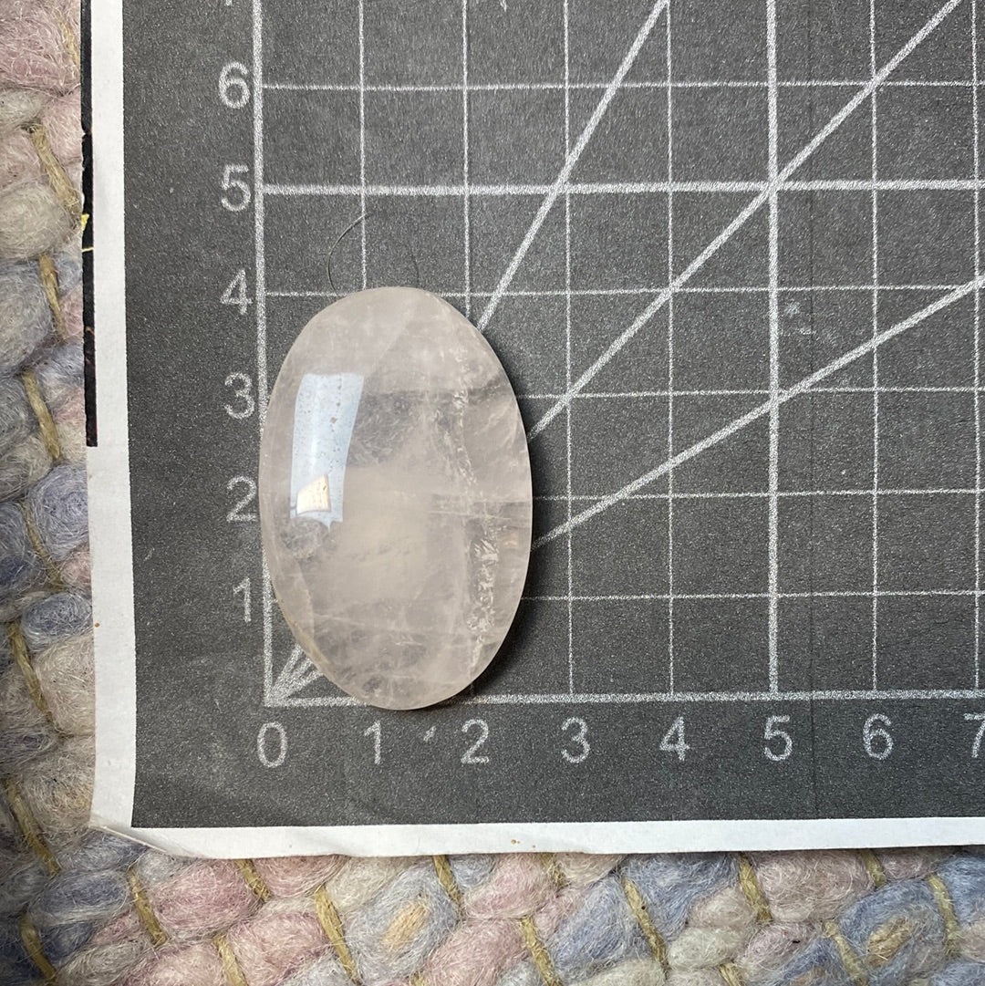 Rosenquarz Cabochon oval ~ A17