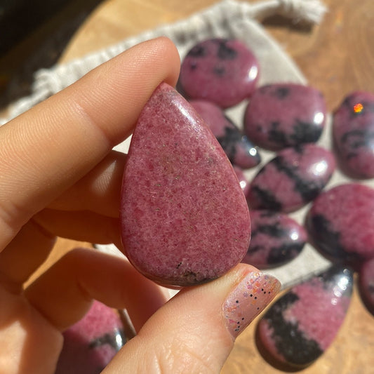 Rhodonit Cabochon ~ 17AM