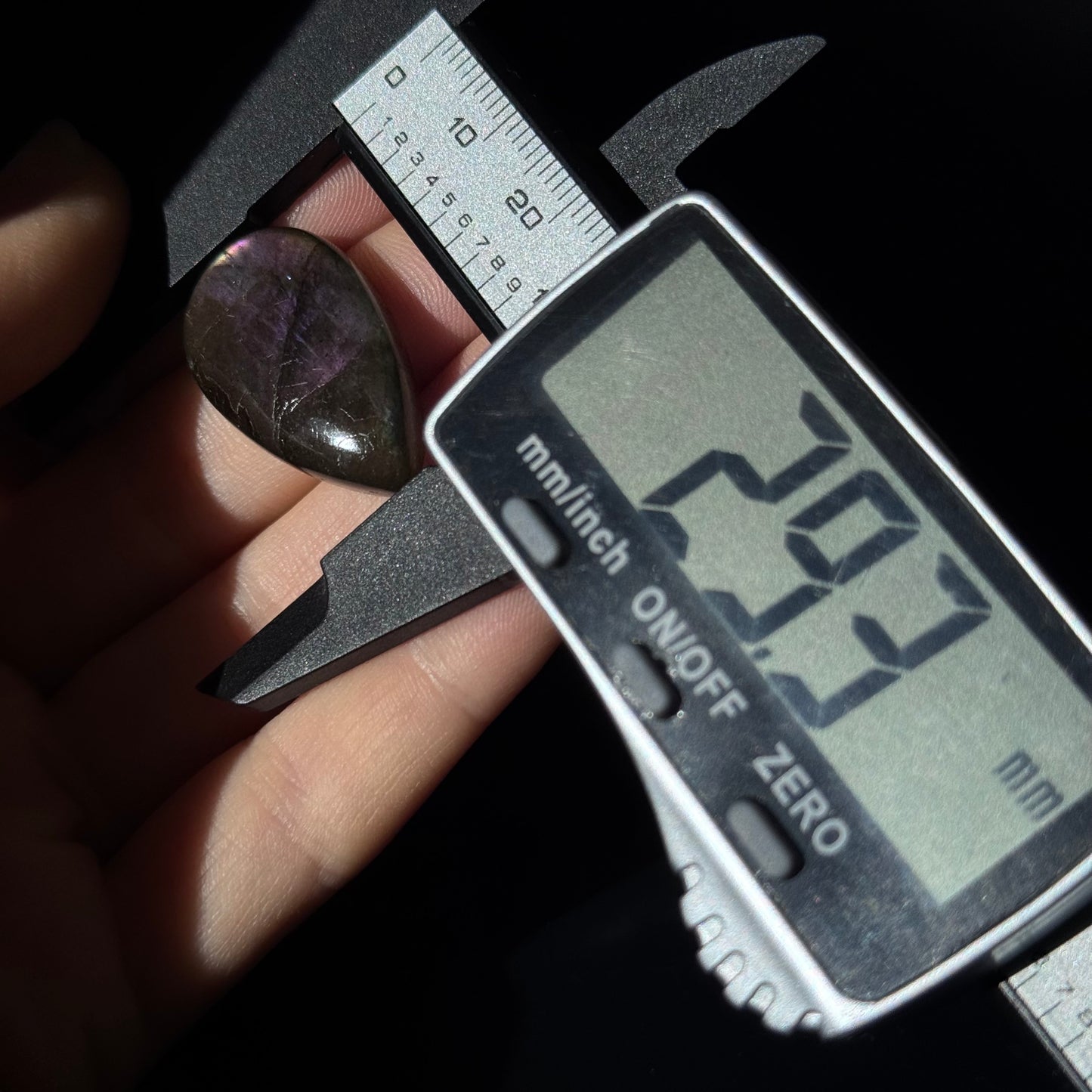 Lila Labradorit Cabochon ~ 14ZQ