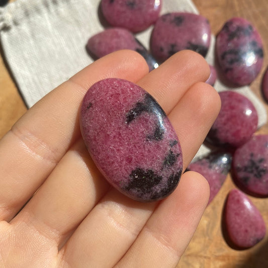 Rhodonit Cabochon ~ 18AO