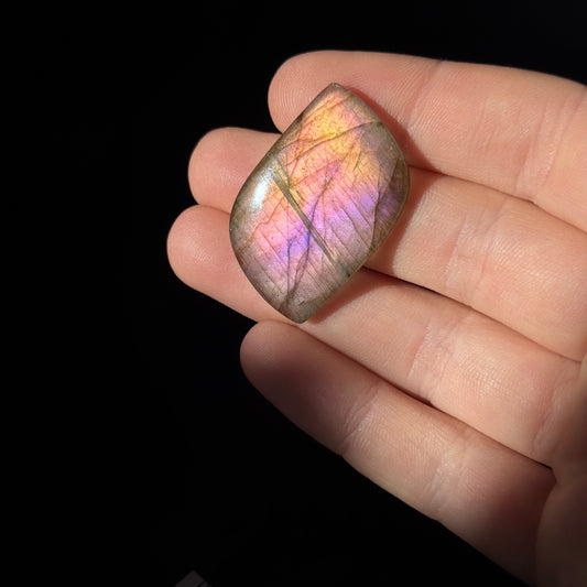 Lila Labradorit Cabochon ~ 14ZB