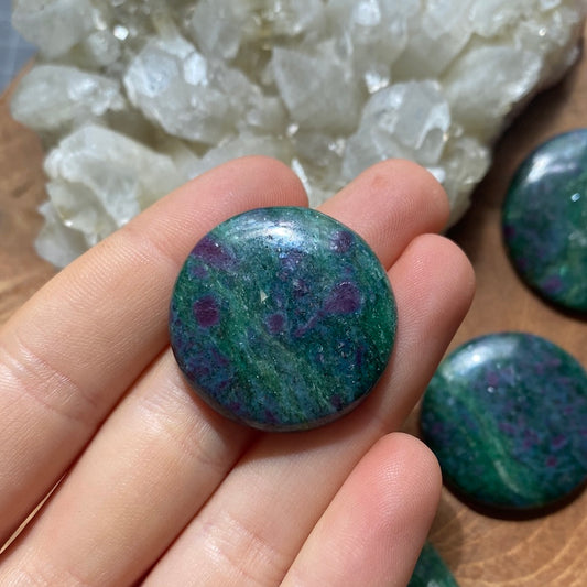 Rubin in fuchsit / Kyanit Cabochon ~ 11AW