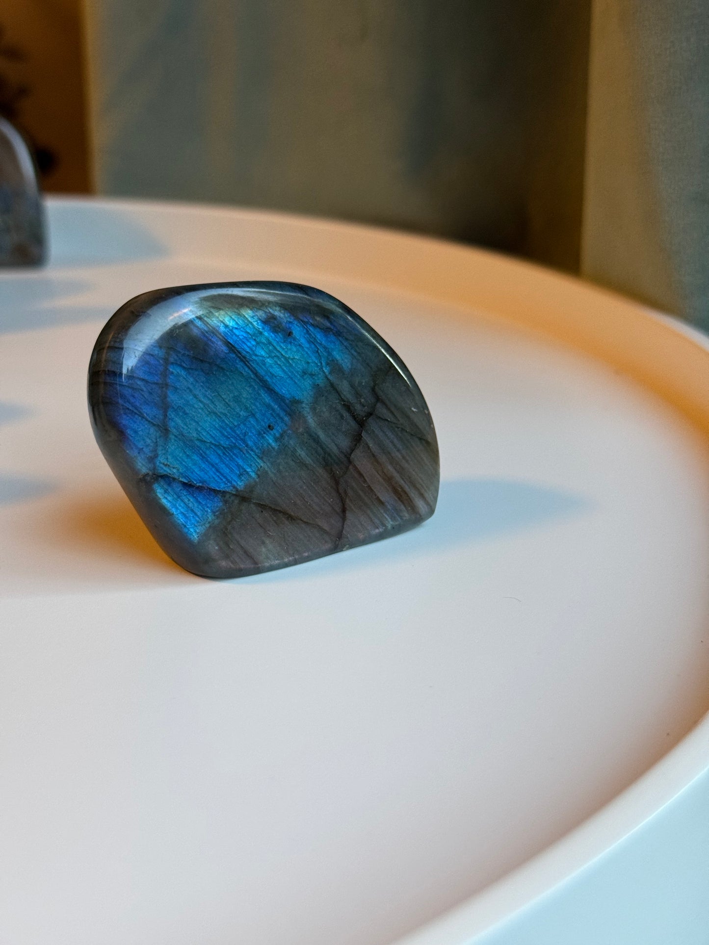 Labradorit freiform ~ H32