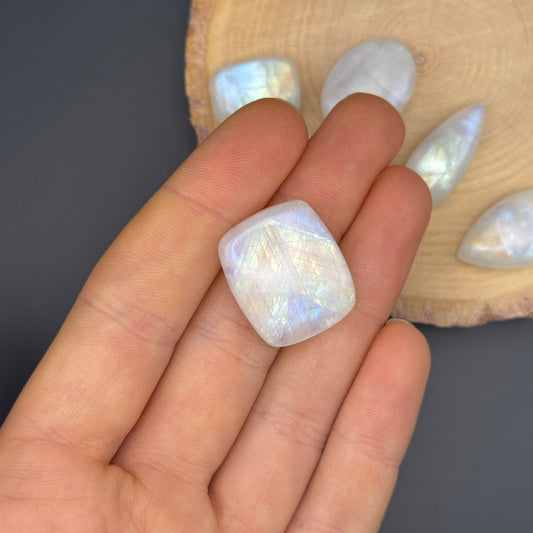Regenbogen Mondstein /Weißer Labradorit Cabochon