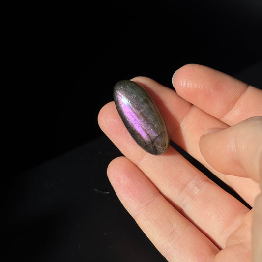 Lila Labradorit Cabochon ~ 14ZP