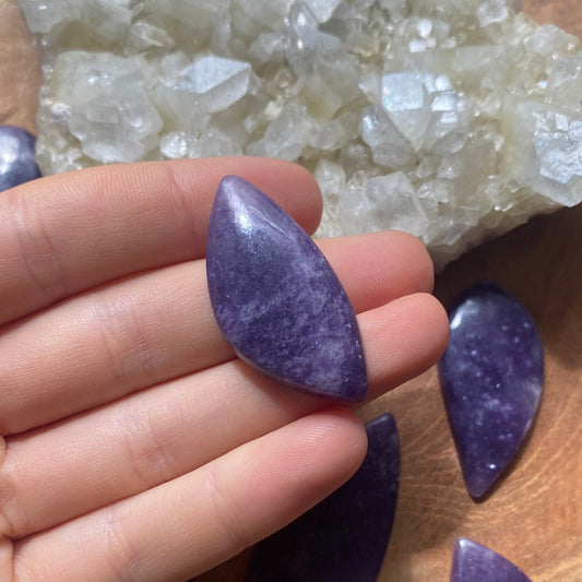 Lepidolit Cabochon ~ 8AJ