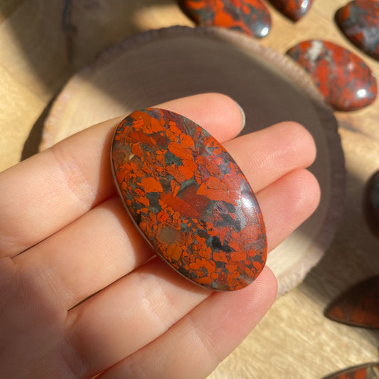 Brekzien Jaspis ~ 15AO