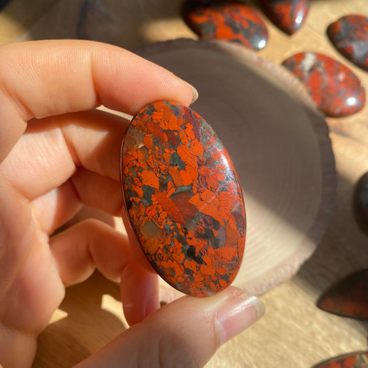 Brekzien Jaspis ~ 15AO