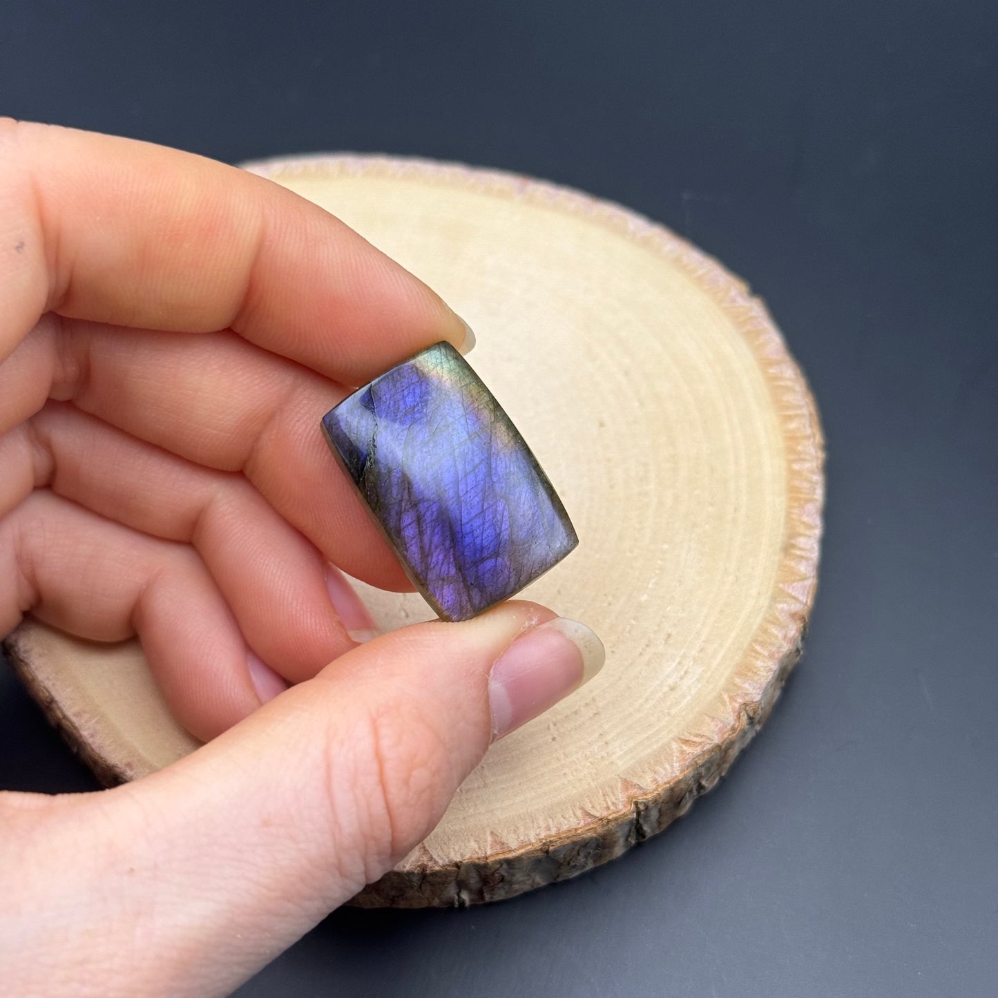Lila Labradorit Cabochon ~ 14a