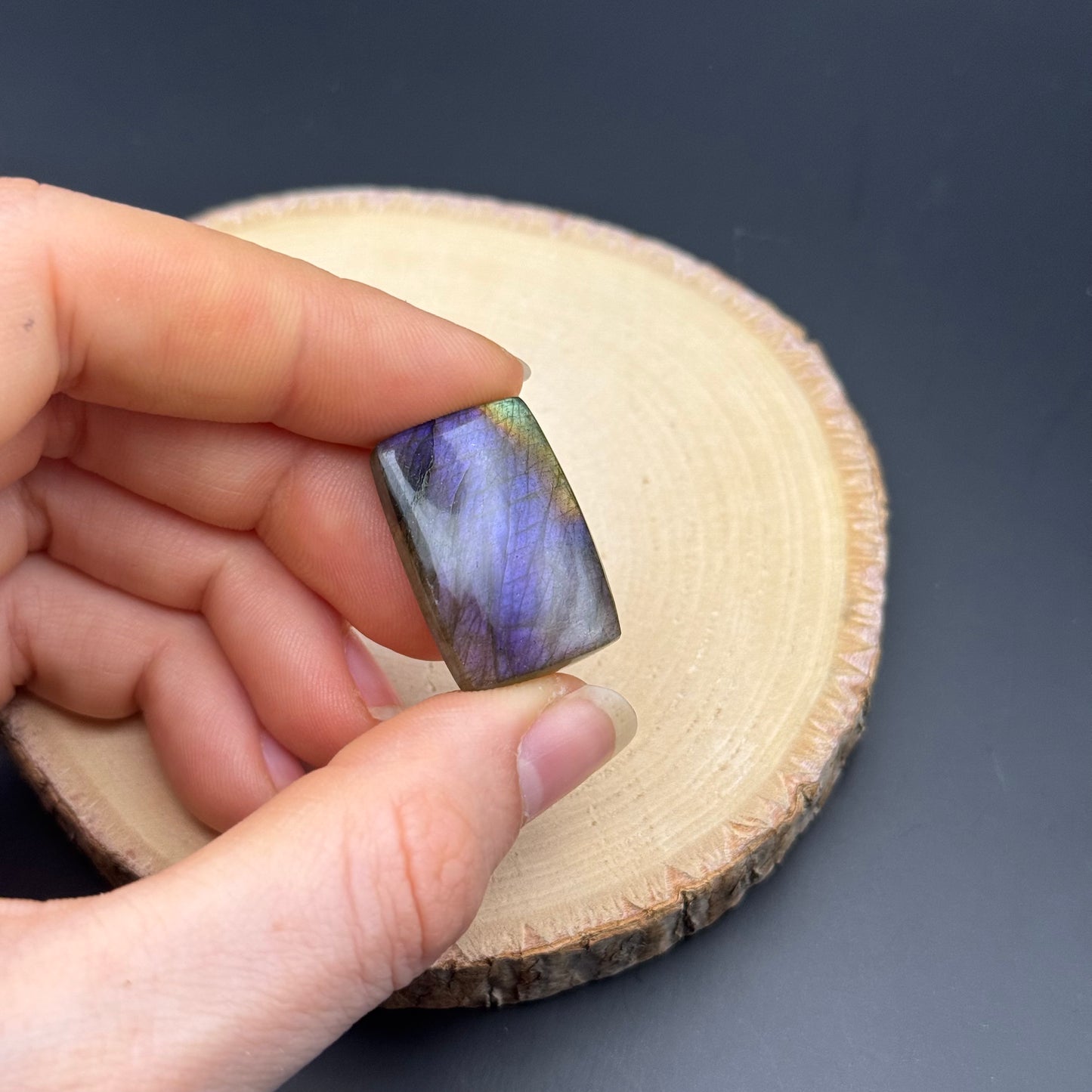 Lila Labradorit Cabochon ~ 14a