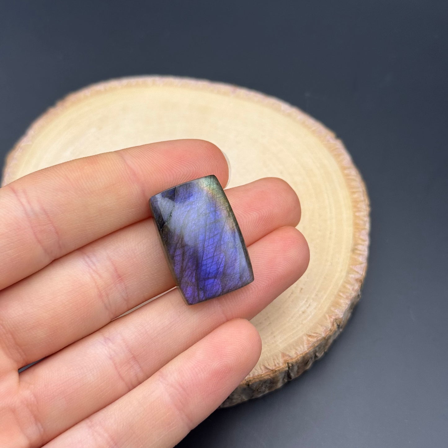 Lila Labradorit Cabochon ~ 14a