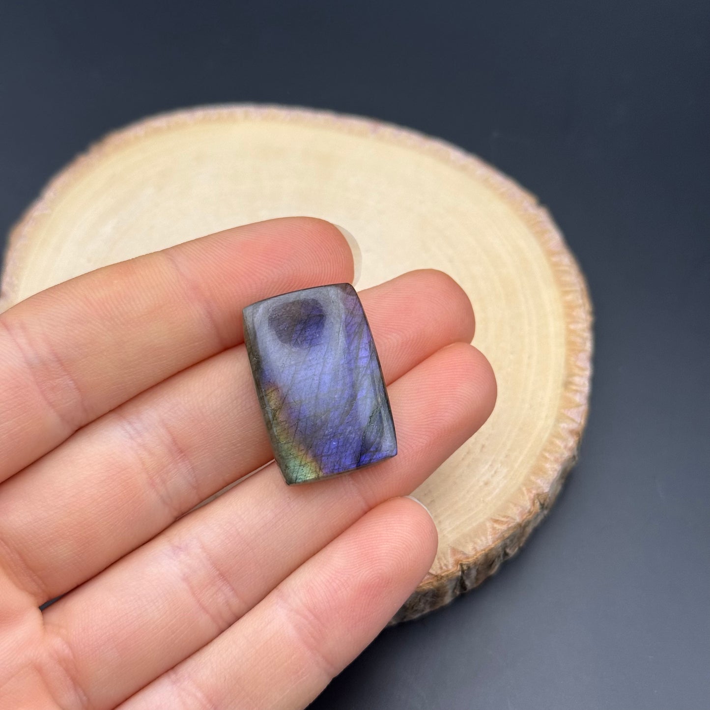 Lila Labradorit Cabochon ~ 14a