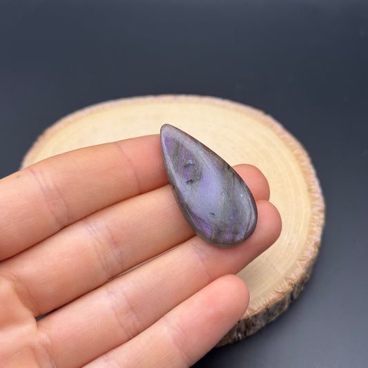 Lila Labradorit Cabochon ~ 14c