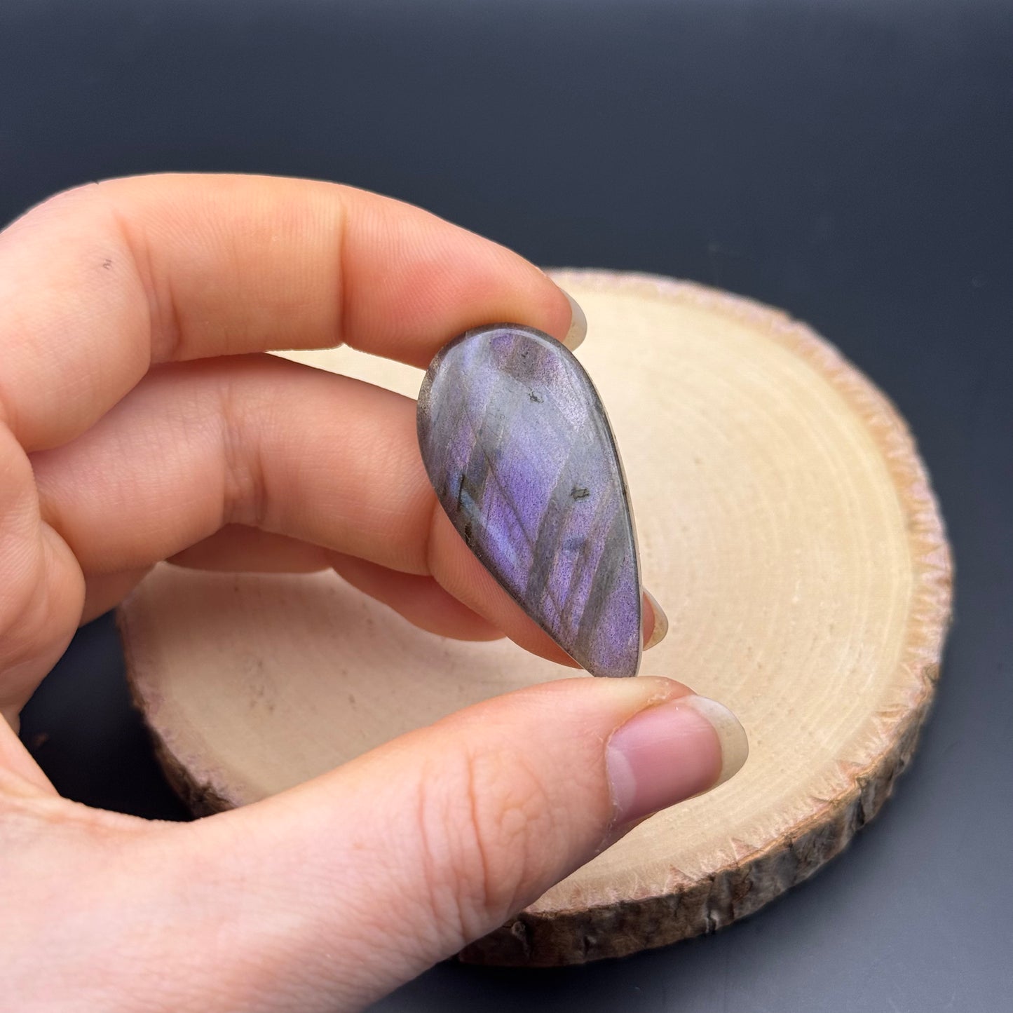 Lila Labradorit Cabochon ~ 14c