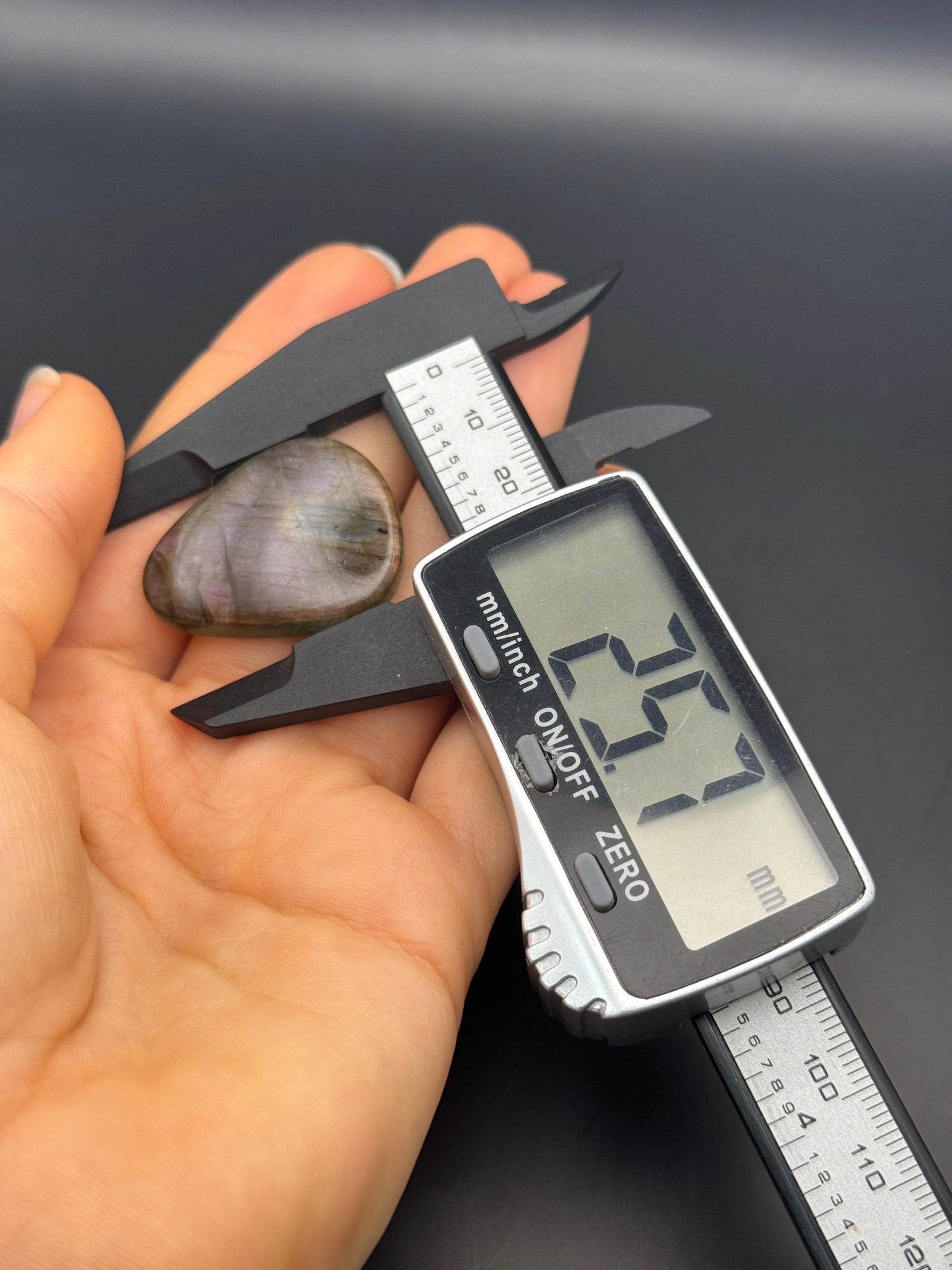 Lila Labradorit Cabochon ~ 18B