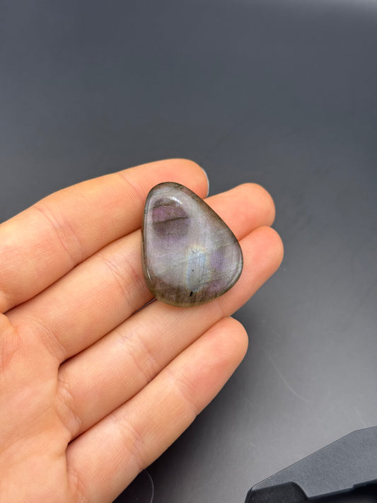 Lila Labradorit Cabochon ~ 18B